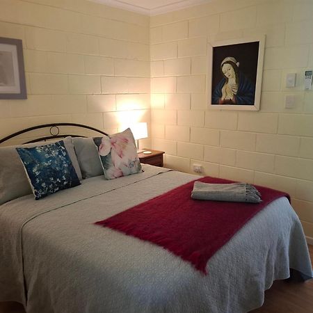 J & Ella'S Holiday House - 1 Bedroom, 1 Bathroom Home Cooktown Bagian luar foto