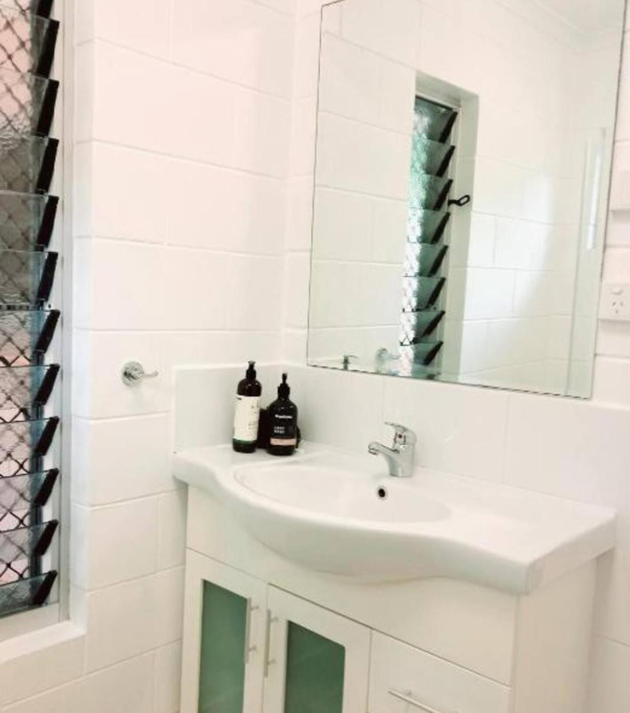 J & Ella'S Holiday House - 1 Bedroom, 1 Bathroom Home Cooktown Bagian luar foto