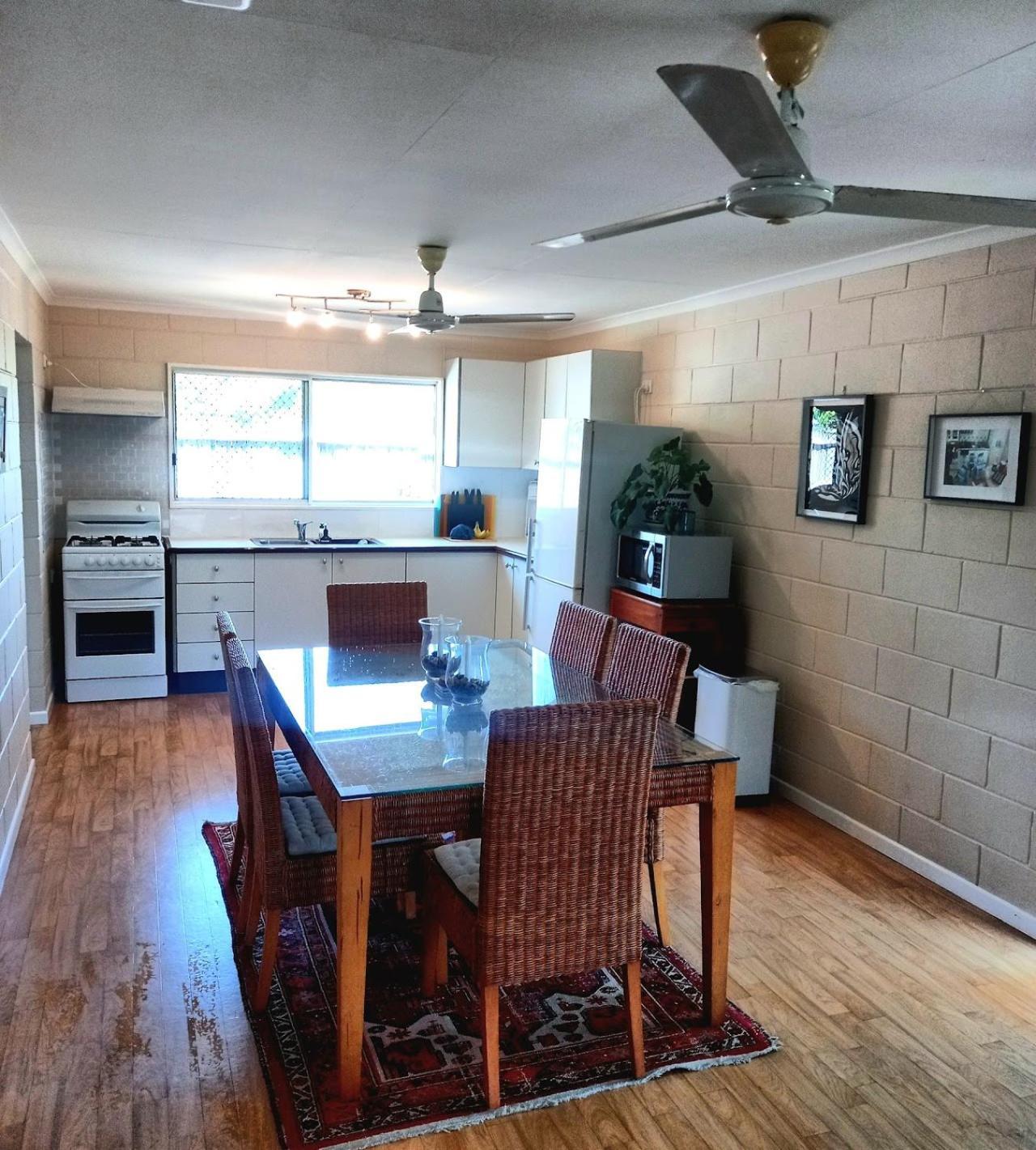 J & Ella'S Holiday House - 1 Bedroom, 1 Bathroom Home Cooktown Bagian luar foto