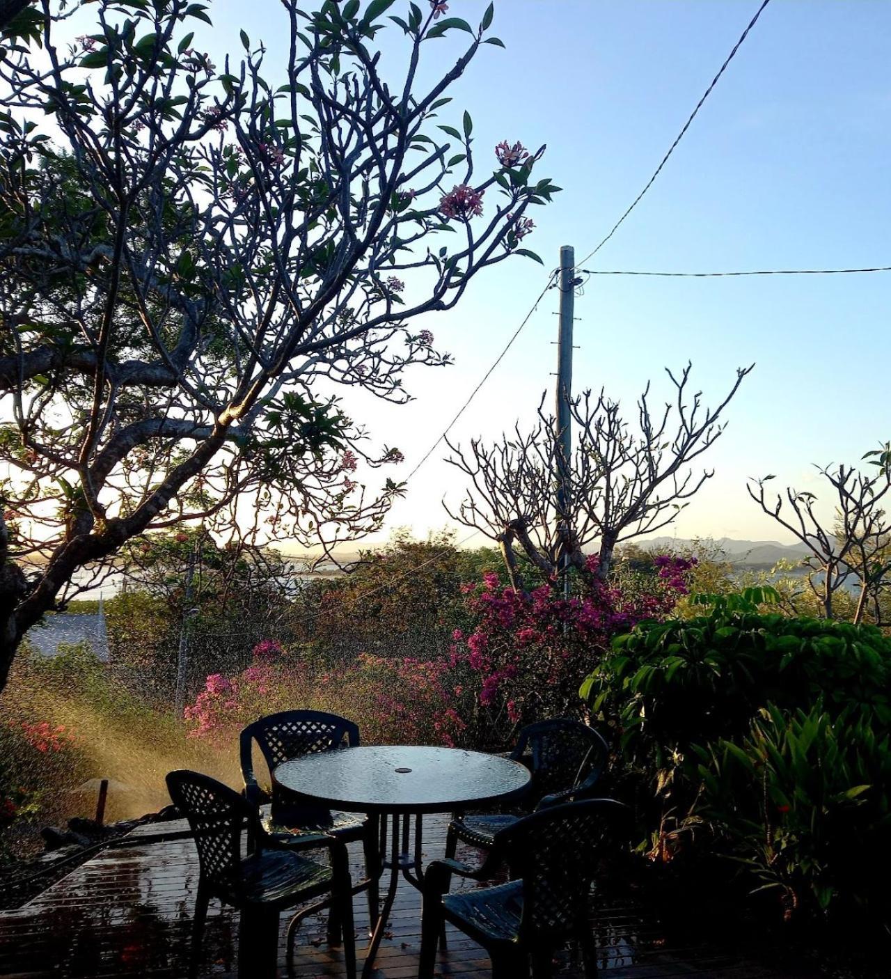 J & Ella'S Holiday House - 1 Bedroom, 1 Bathroom Home Cooktown Bagian luar foto