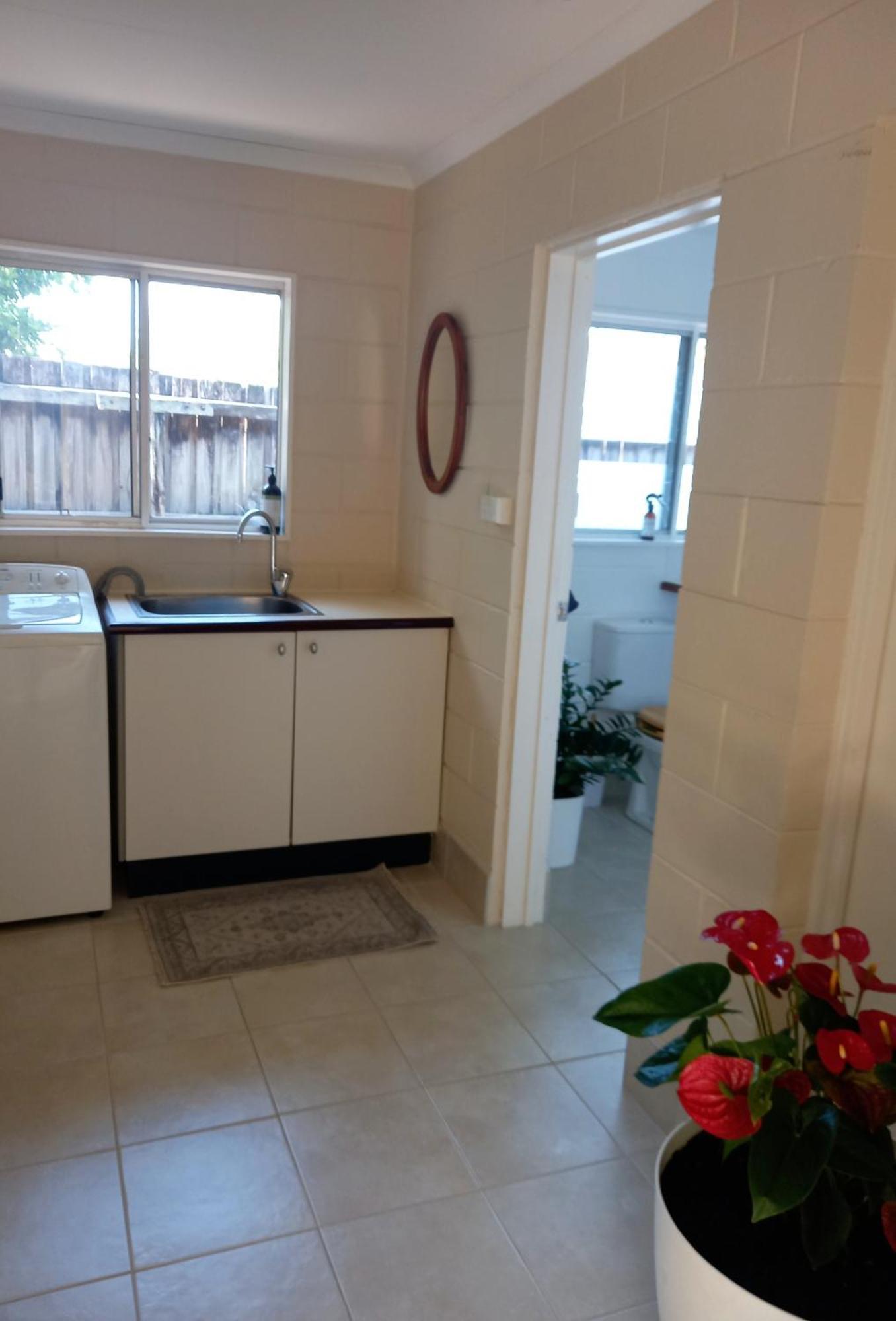 J & Ella'S Holiday House - 1 Bedroom, 1 Bathroom Home Cooktown Bagian luar foto
