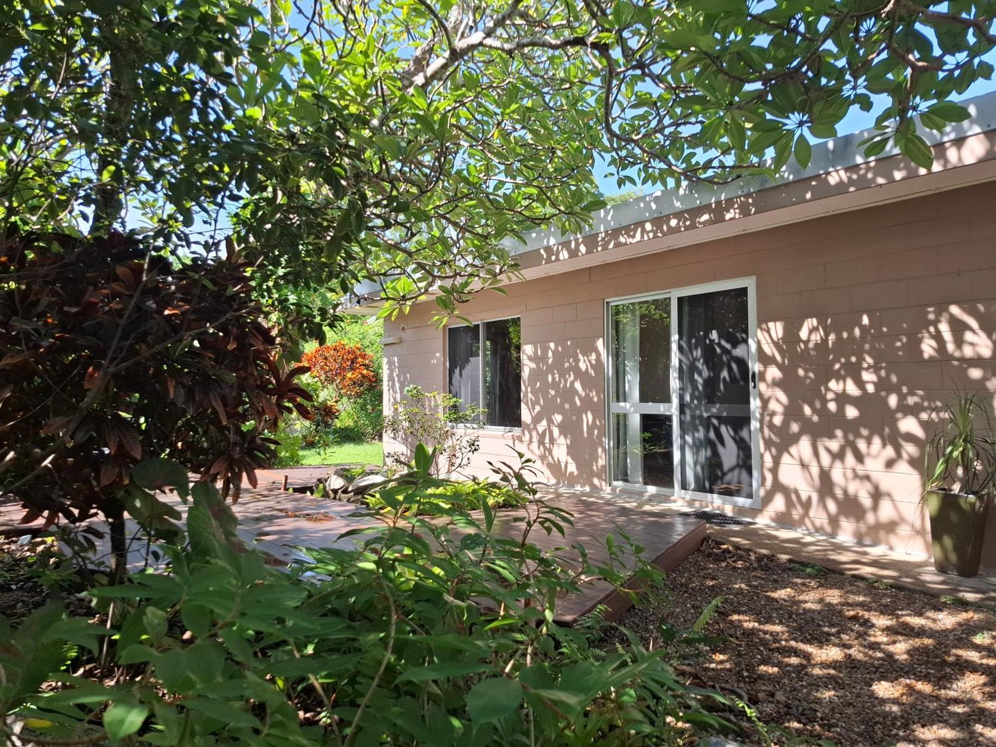 J & Ella'S Holiday House - 1 Bedroom, 1 Bathroom Home Cooktown Bagian luar foto