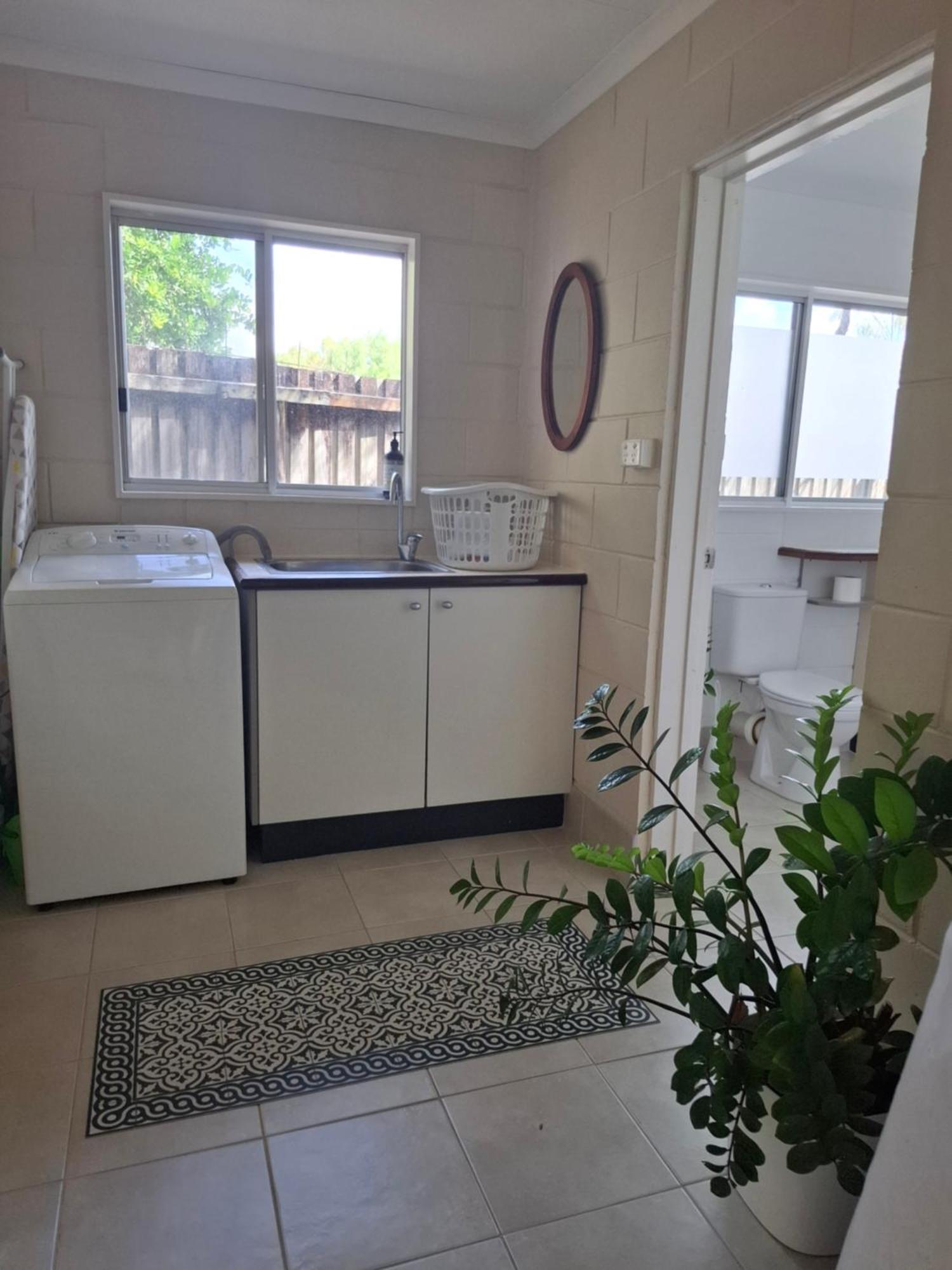J & Ella'S Holiday House - 1 Bedroom, 1 Bathroom Home Cooktown Bagian luar foto