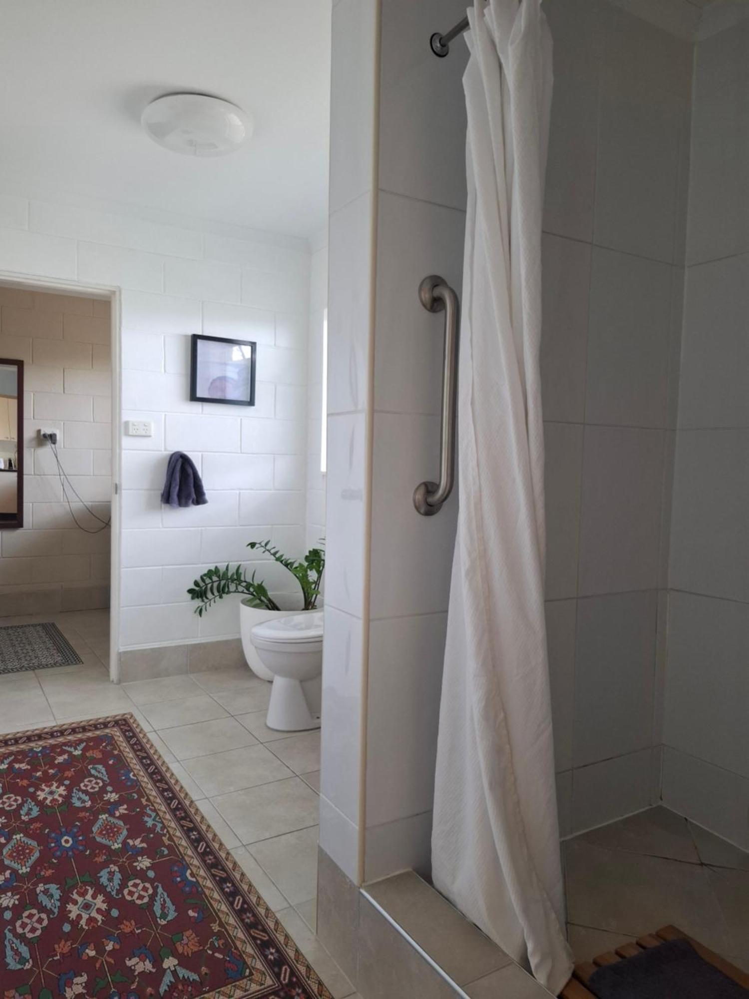 J & Ella'S Holiday House - 1 Bedroom, 1 Bathroom Home Cooktown Bagian luar foto